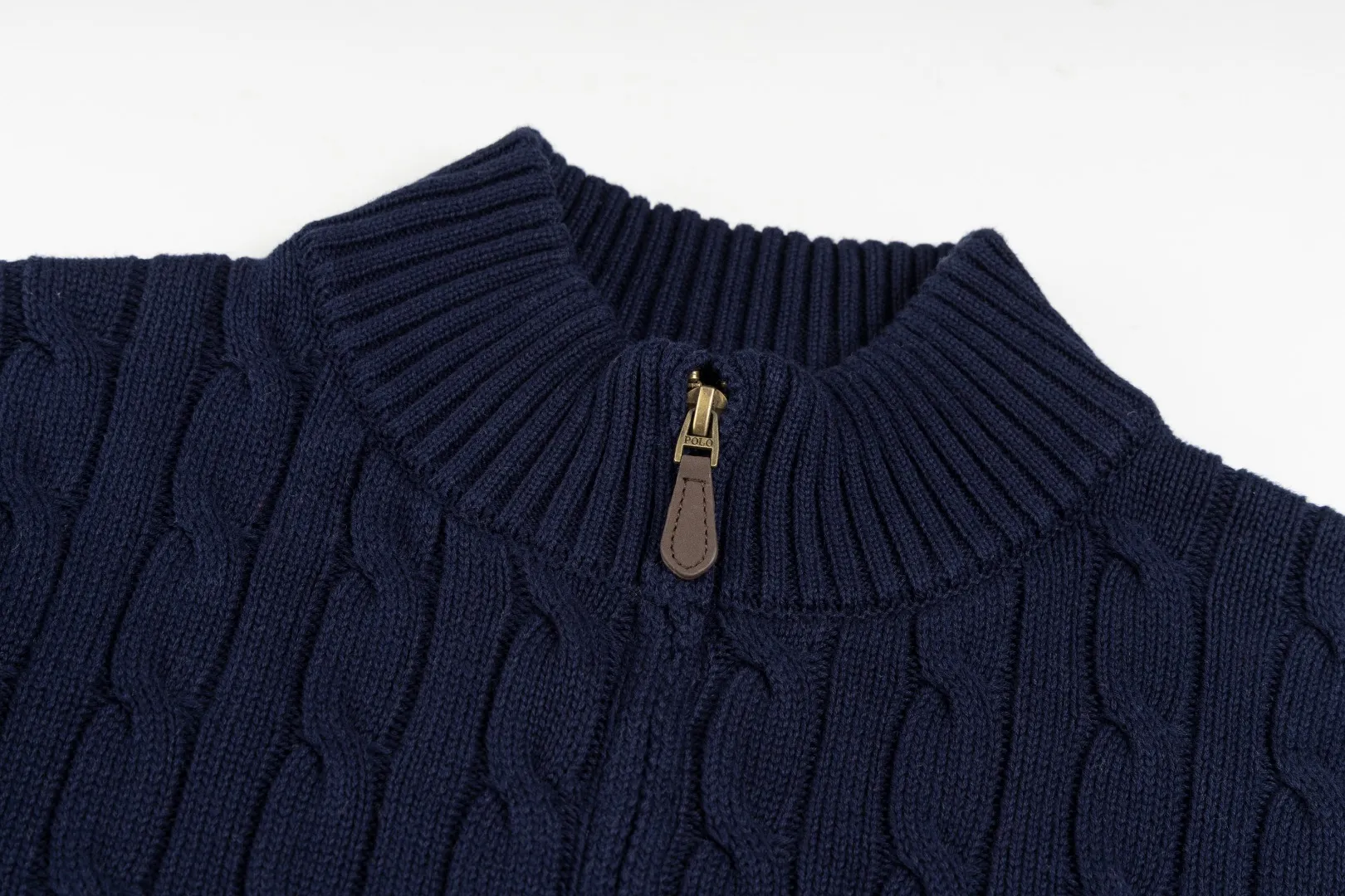 P260 #R98 RALPH LAUREN Ralph Lauren nine-color classic small label embroidery logo full zipper knitted cable cardigan sweater, high-density LOGO embroidery on the chest, original customization of tag accessories. Made of pure cotton yarn, pure cotton is skin-friendly and comfortable, small label war horse embroidered twist zipper cardigan sweater 🐎 high quality, follow the blogger to learn how to wear it! Let’s buy a Ralph Lauren cable sweater. It’s a super hard-to-find series after it became popular. It’s hard to find one on the official website. It’s simple and practical to wear, with a lazy and loose feel. The thickened fabric has more texture, feels soft and delicate, and has a loose fit. Whether worn alone or layered, you can wear different styles of fashion with just one piece!   Size：XS S M L